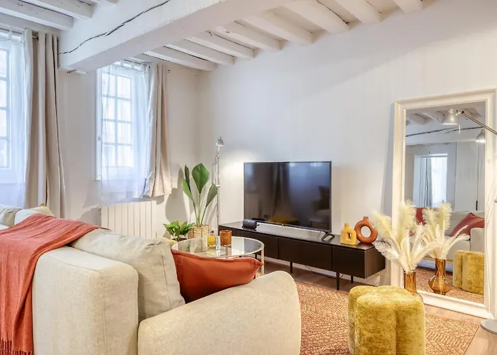 Matisse Elegant F2 Proche Vieux-marche